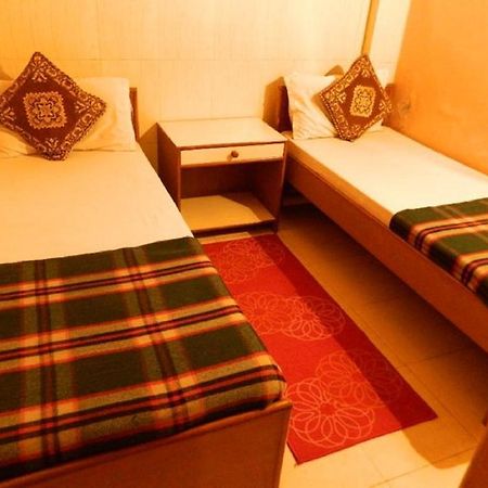 Viraaj Guest House Ноида Екстериор снимка