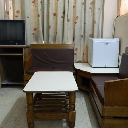 Viraaj Guest House Ноида Екстериор снимка