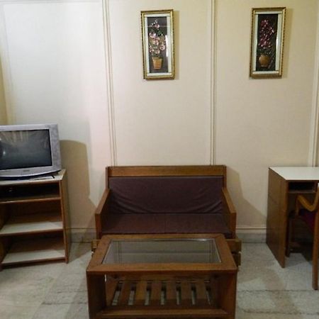 Viraaj Guest House Ноида Екстериор снимка