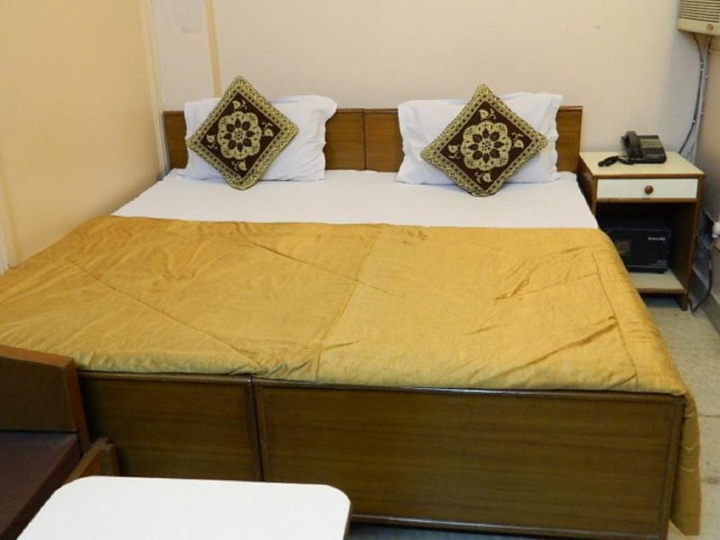 Viraaj Guest House Ноида Екстериор снимка