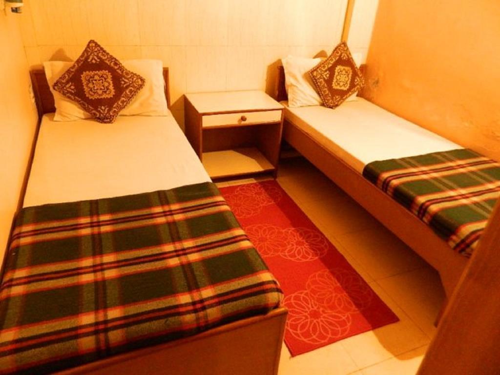 Viraaj Guest House Ноида Екстериор снимка